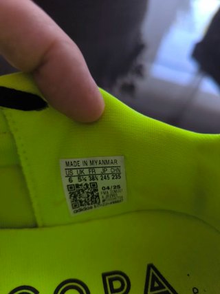 Botas de fútbol Adidas negras y verdes