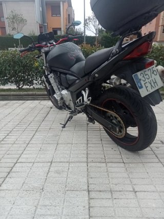 Suzuki Bandit Naked Negra