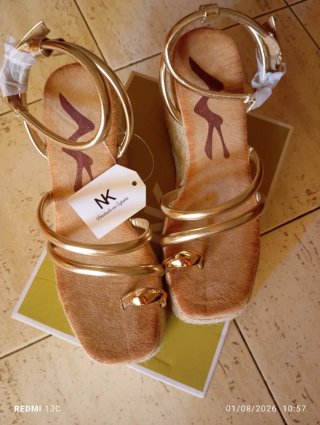 Sandalias/Cuñas Doradas NK