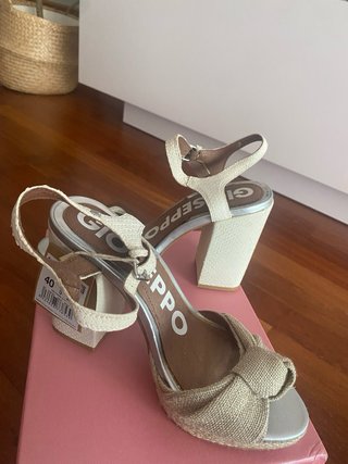 Sandalias Gioseppo Beige Tacon Talla 40. Tacón 9,5