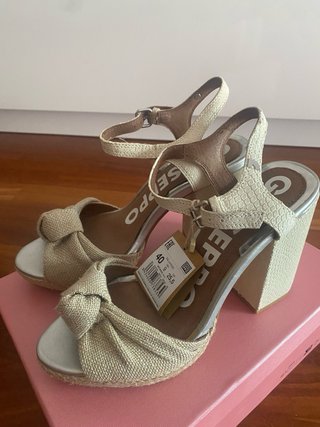 Sandalias Gioseppo Beige Tacon Talla 40. Tacón 9,5