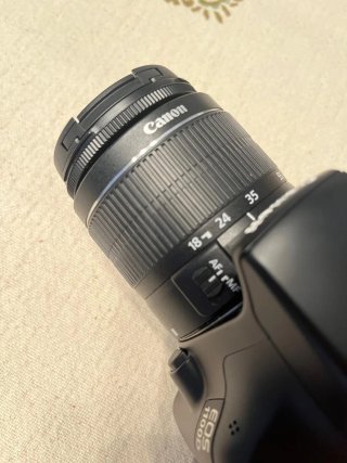 Canon EOS 1100D + Objetivo EF-S 18-55mm III