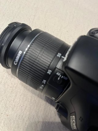 Canon EOS 1100D + Objetivo EF-S 18-55mm III