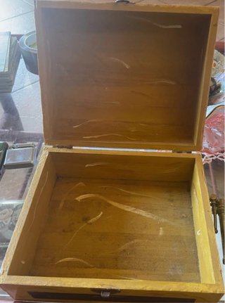 Bauletto in legno dipinto a mano