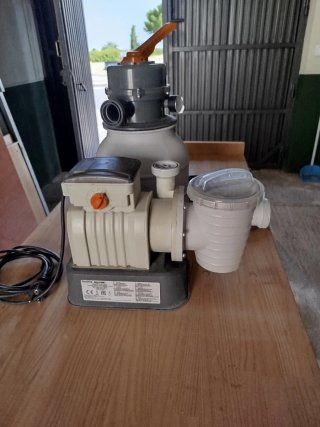 Depuradora piscina gris y naranja