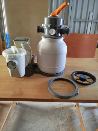 Depuradora piscina gris y naranja