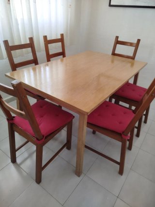 Regalo Mesa de comedor y 6 sillas de madera