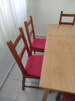 Regalo Mesa de comedor y 6 sillas de madera