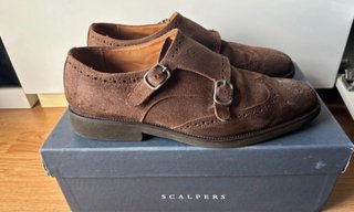Zapatos Scalpers ante marrones