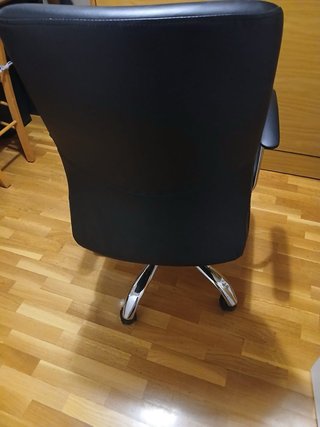 Silla de oficina negra