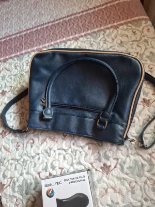 Lote 3: Bolsos y Secador de Pelo Nuevo