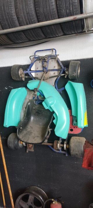 Kart de Competición Azul y Negro