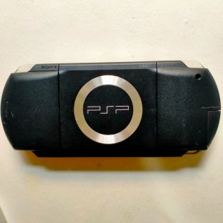 Sony PlayStation Portable PSP‑1004 Console + Gioco