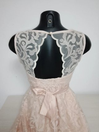 Vestido cóctel rosa encaje