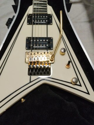 Guitarra Jackson Rhoads RR3 IV/BK + estuche