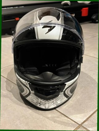 Casco de moto negro