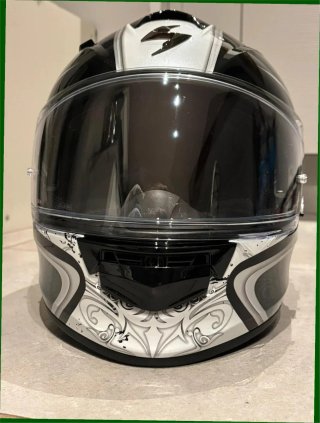 Casco de moto negro