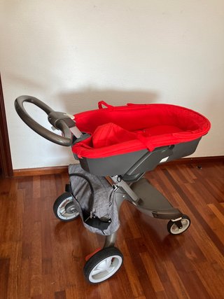 Cochecito Stokke + capazo + silla y accesorios