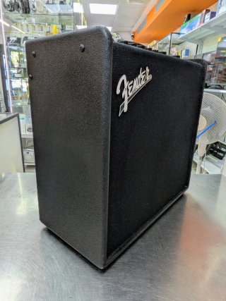 Amplificador de Guitarra Fender Mustang LT50