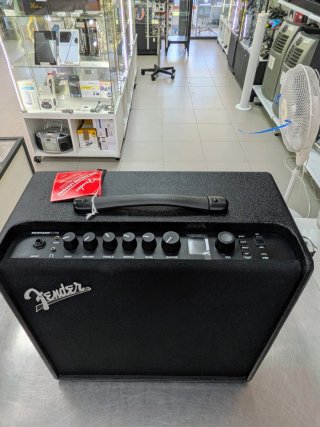 Amplificador de Guitarra Fender Mustang LT50
