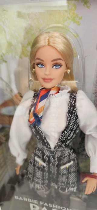 Barbie Fashion Week Paris Muñeca