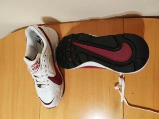 Zapatillas Nike Blancas y moradas