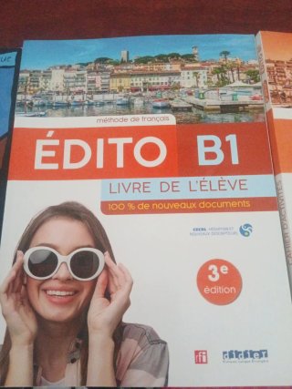 Vendo libros a estrenar  de Francés B1 EOI