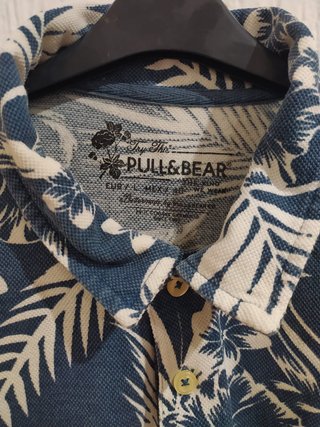 Polo Pull&Bear Estampado Floral Azul y Beige