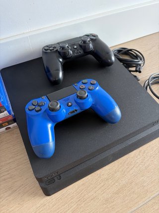 PS4 (Playstation 4) con 2 mandos y 16 juegos