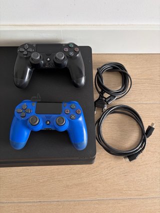 PS4 (Playstation 4) con 2 mandos y 16 juegos