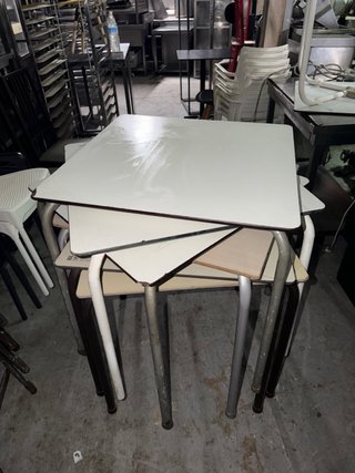 Mesas de terraza bar 8€/ud (6 disponibles)