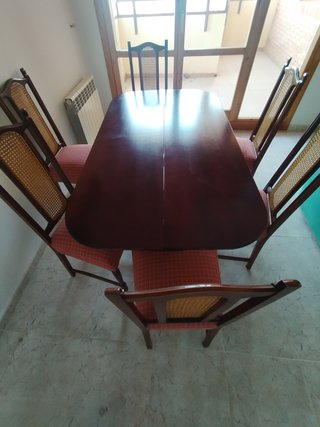 Mesa de comedor nogal y sillas (6)