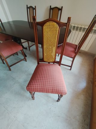 Mesa de comedor nogal y sillas (6)