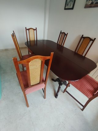 Mesa de comedor nogal y sillas (6)