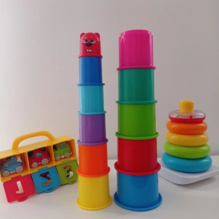 Juguetes educativos apilables y numéricos