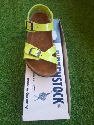 Sandalias Birkenstock niña verde lima