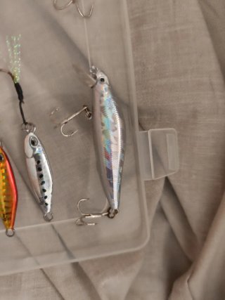 Lote de señuelos de pesca + caja