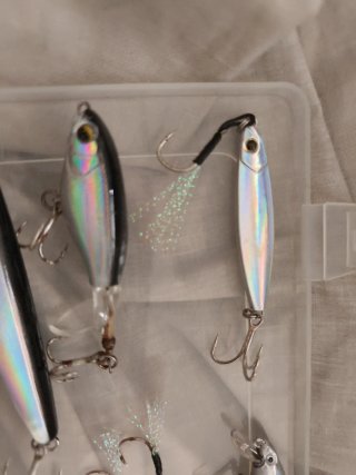Lote de señuelos de pesca + caja