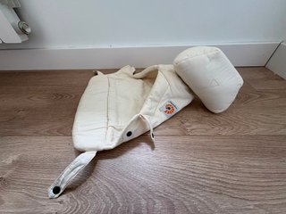 Reductor Ergobaby Easy Snug Natural, recién nacido