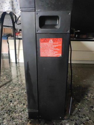 Estufa eléctrica negra y plateada