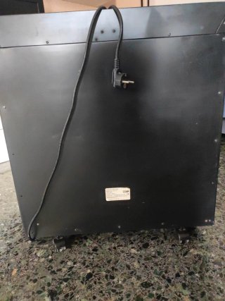 Estufa eléctrica negra y plateada