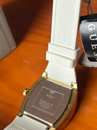 Reloj Guess Dorado y Blanco