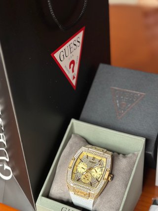 Reloj Guess Dorado y Blanco