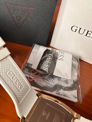 Reloj Guess Dorado y Blanco