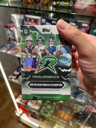 Topps NFL Resurgence Football Cards