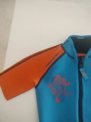 Traje de baño neopreno infantil azul y naranja