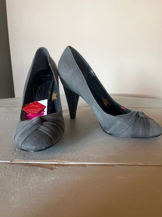 Zapatos de tacón grises talla 36