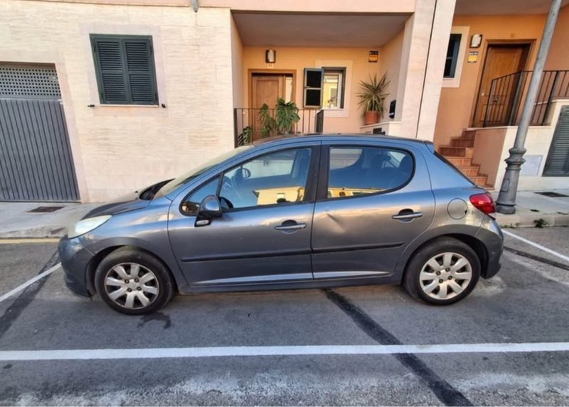 Peugeot 207, año 2009 - foto 1