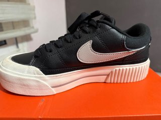 Tenis Nike de cuero negro y blanco