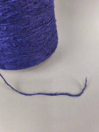 Cono hilo pestaña azul marino para tejer